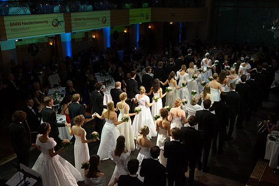 Fasching 2015 in München Narrhalla Gala mit Vorstellung der Narrhalla Debütanten am 14.11.2014 (©Foto: Martin Schmitz)